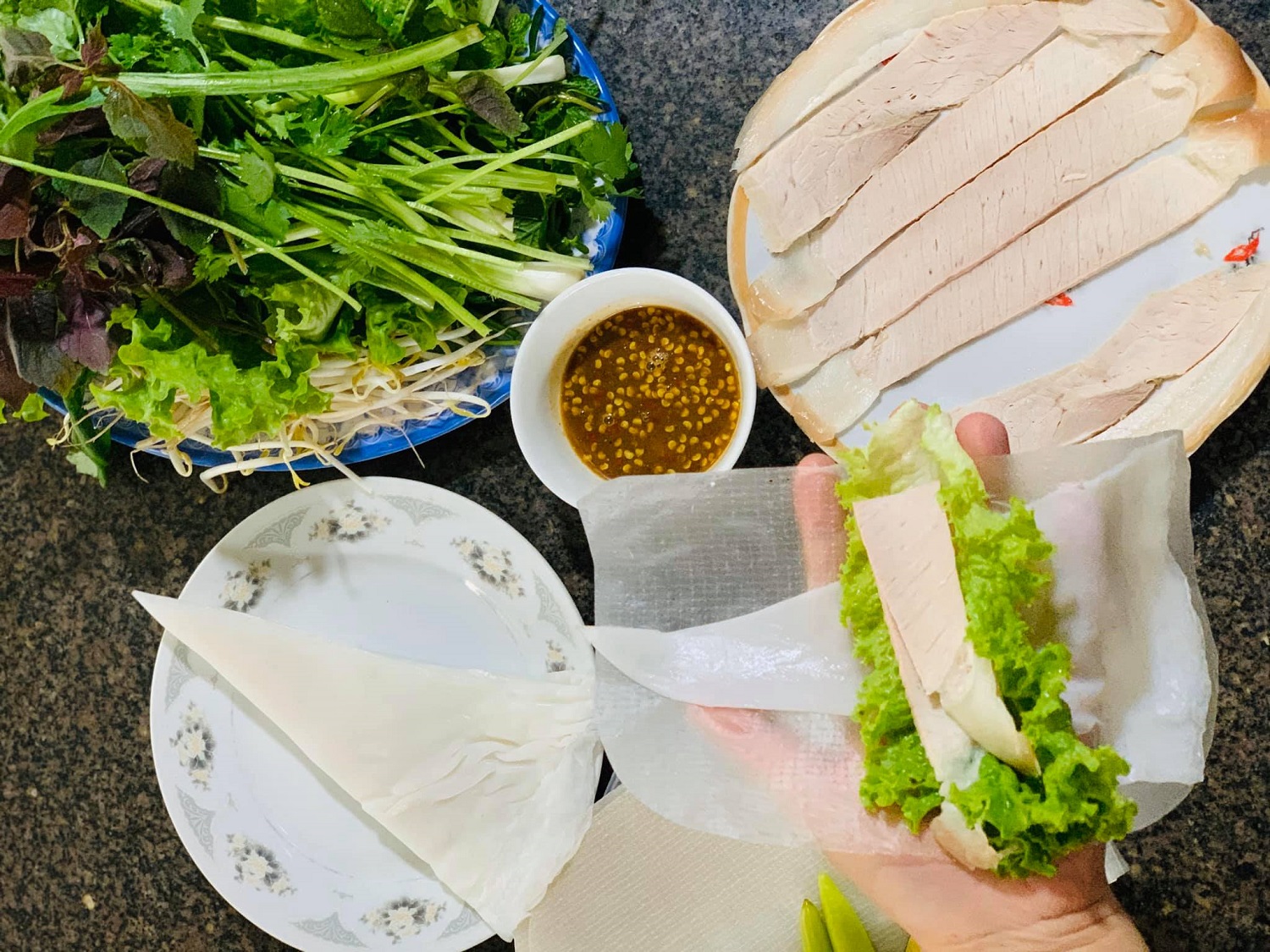 bánh tráng cuốn thịt heo ở Đà Nẵng