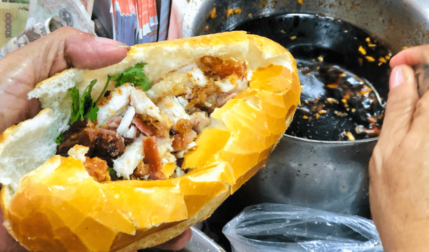 Bánh mì heo quay Đà Nẵng khu chợ Cồn