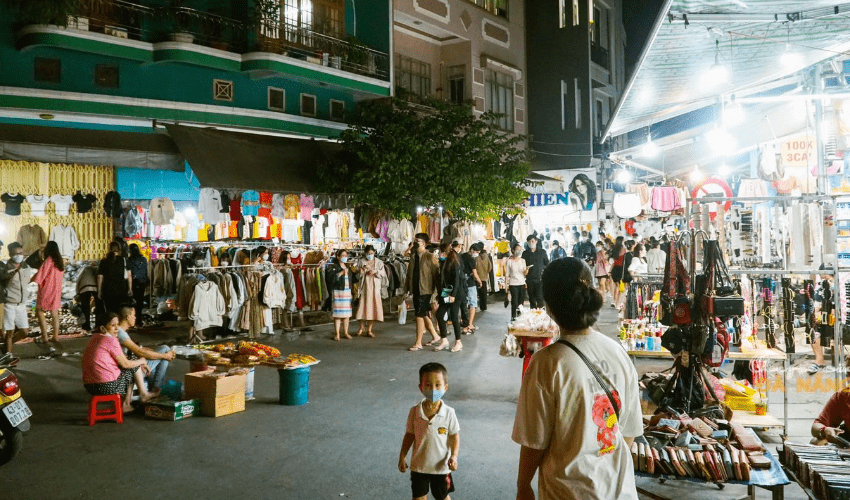 Khung cảnh Chợ đêm Lê Duẩn 