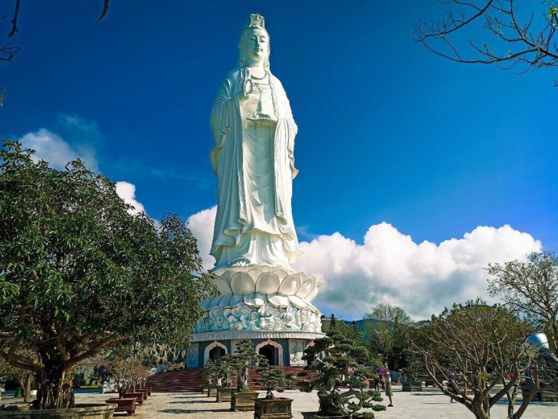 Bức tượng Phật cao nhất Việt Nam