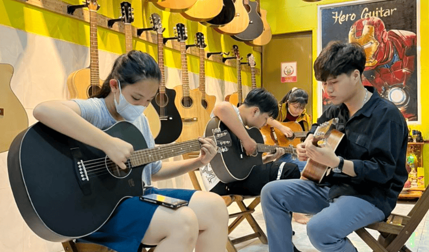 học đàn guitar Đà Nẵng cho mọi lứa tuổi